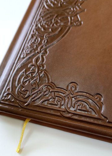 Щоденник недатований А5 "Орнамент", блок кремовий "Письмена", золотий торець, колір - коричневий, "Бібльос" В122/1